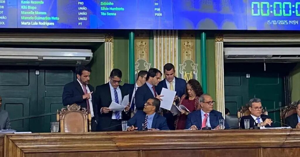 Câmara aprova desafetação de 7 imóveis na orla de Salvador para novos fins