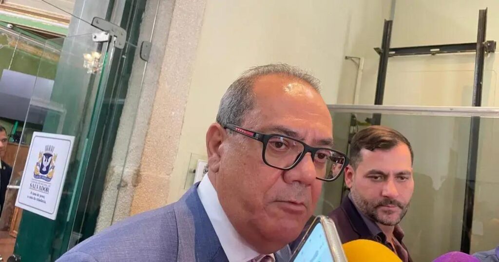 Câmara de Salvador aprova empréstimo para amarelinhos e reajuste de professores