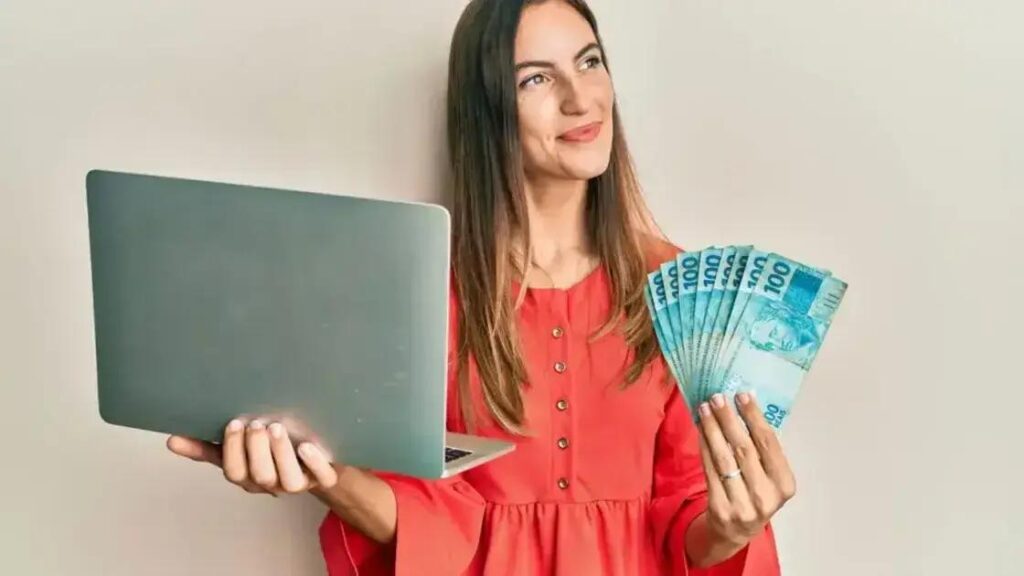 Carreiras digitais pagam R$ 12 mil com apenas 5 horas diárias em 2025