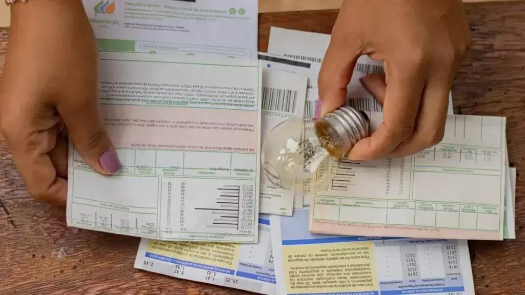 Chuveiro elétrico é o maior vilão da conta de luz em outubro de 2025