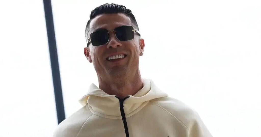 Cristiano Ronaldo se torna o primeiro bilionário da história do futebol