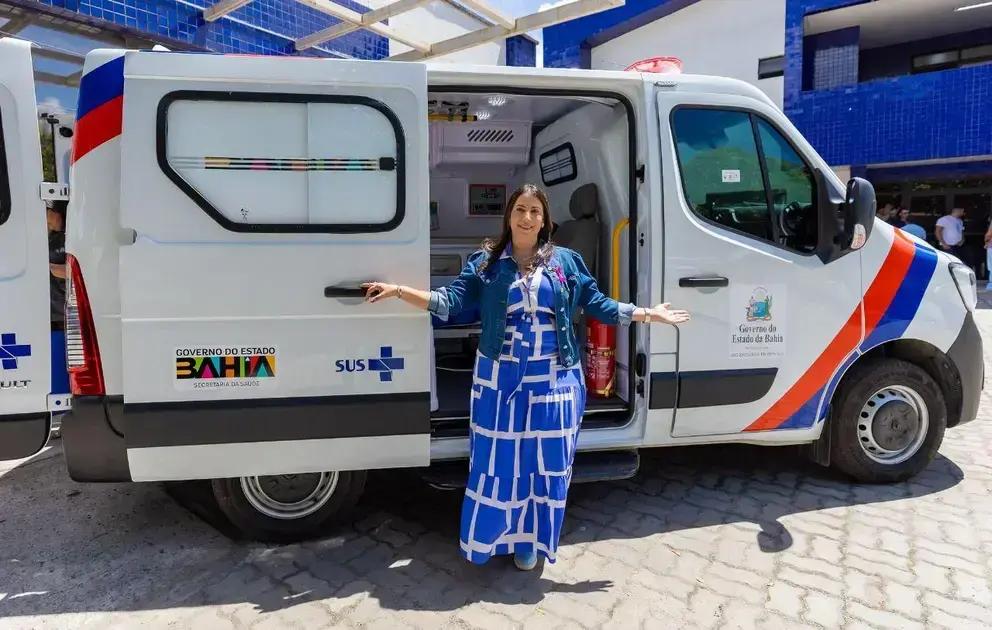 Deputada Cláudia Oliveira entrega nova ambulância ao Hospital de Porto Seguro