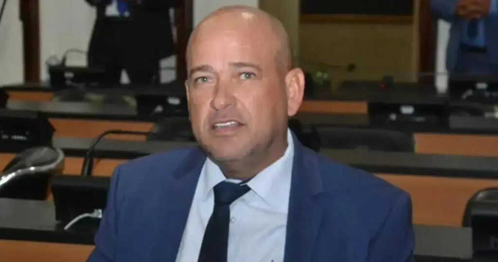 Deputados decidem em votação secreta sobre prisão de Binho Galinha