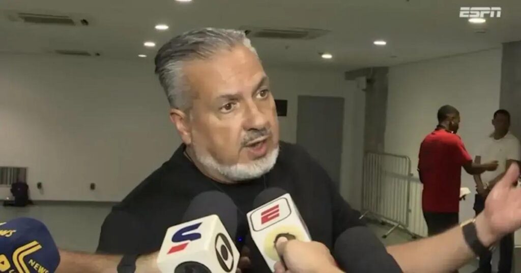 Diretor do Flamengo critica arbitragem após derrota para o Bahia: 'Não cheira bem'