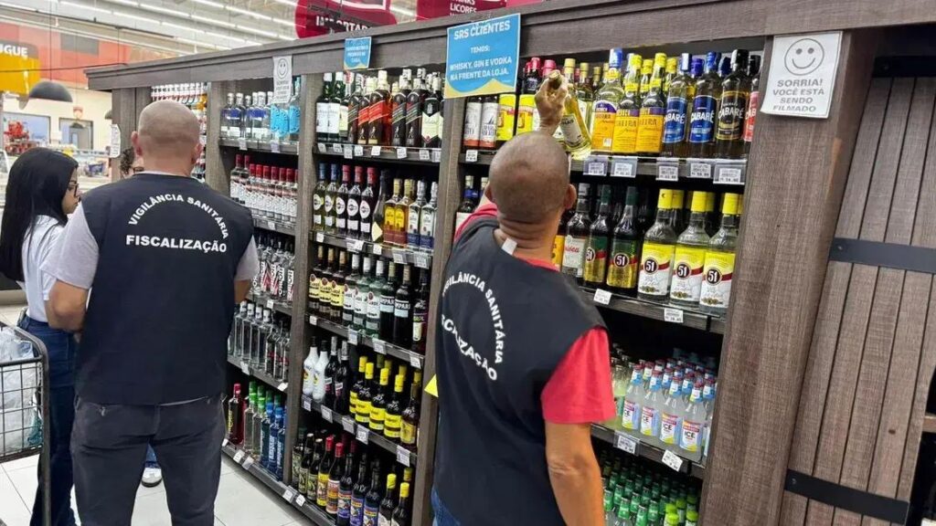 Eunápolis realiza blitz educativa contra bebidas alcoólicas clandestinas