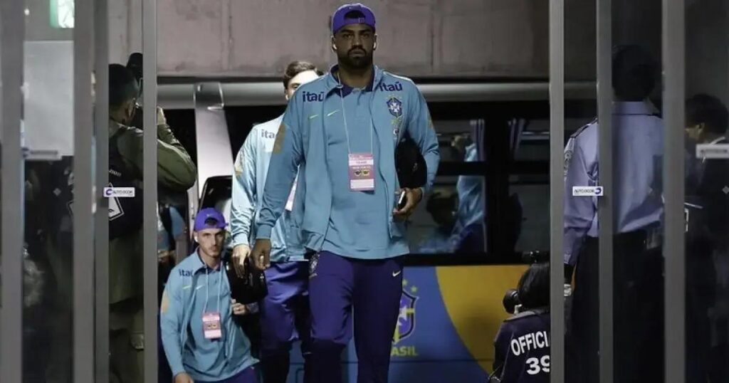 Fabrício Bruno assume falhas e pede desculpas após derrota do Brasil para o Japão