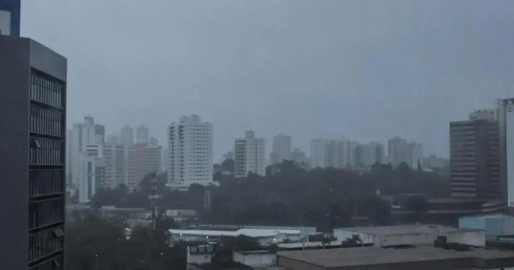 Fim de semana em Salvador terá pancadas de chuva e temperaturas amenas