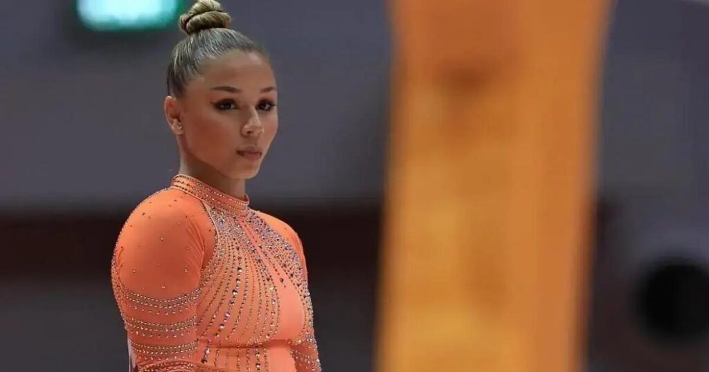 Flávia Saraiva se classifica para final da trave no Mundial de Ginástica