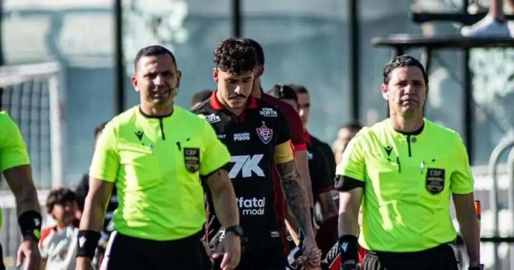 Gols nos minutos finais custam 11 pontos ao Vitória na Série A