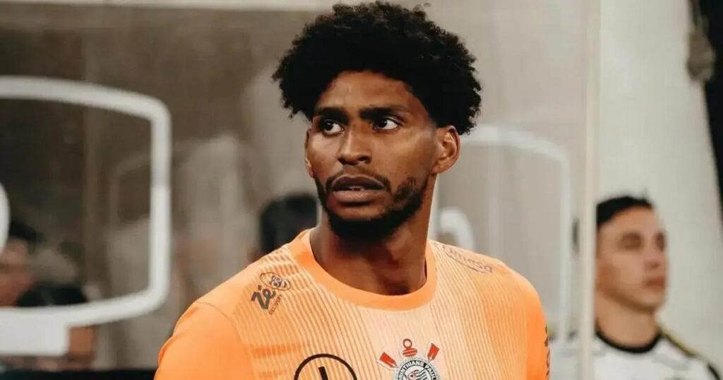 Hugo Souza pode desfalcar Corinthians contra Vitória por lesão no ombro