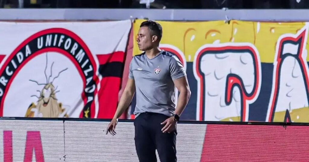 Jair Ventura celebra primeira vitória no Vitória e garante: Estamos vivíssimos