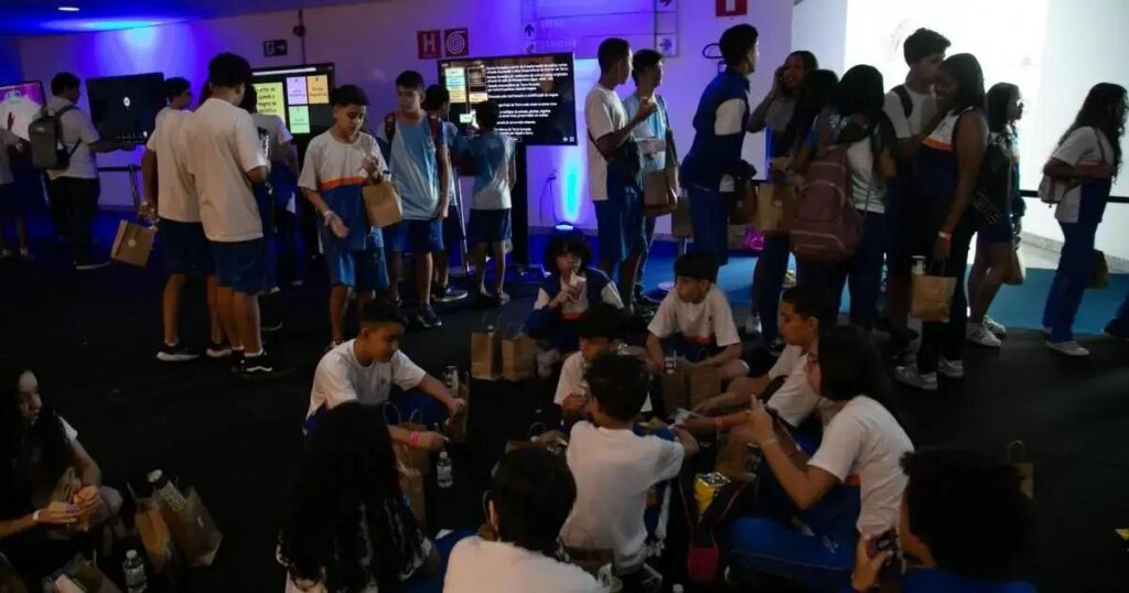 Mineramundo: espaço interativo leva mineração para estudantes baianos