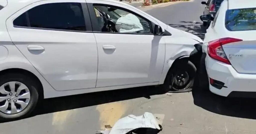 Motorista de aplicativo recusa bafômetro após colidir com carro em Guanambi