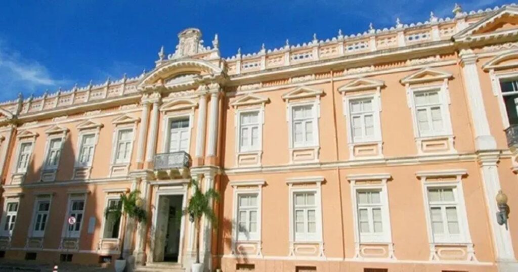 MPF cobra explicações da UFBA sobre falta de vagas no curso de Medicina