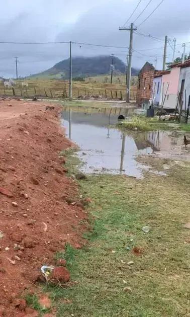 Obra da Prefeitura causa alagamento em residências no bairro Bob Kennedy
