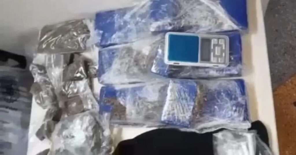 PM apreende mais de 1.400 porções de drogas em Salvador