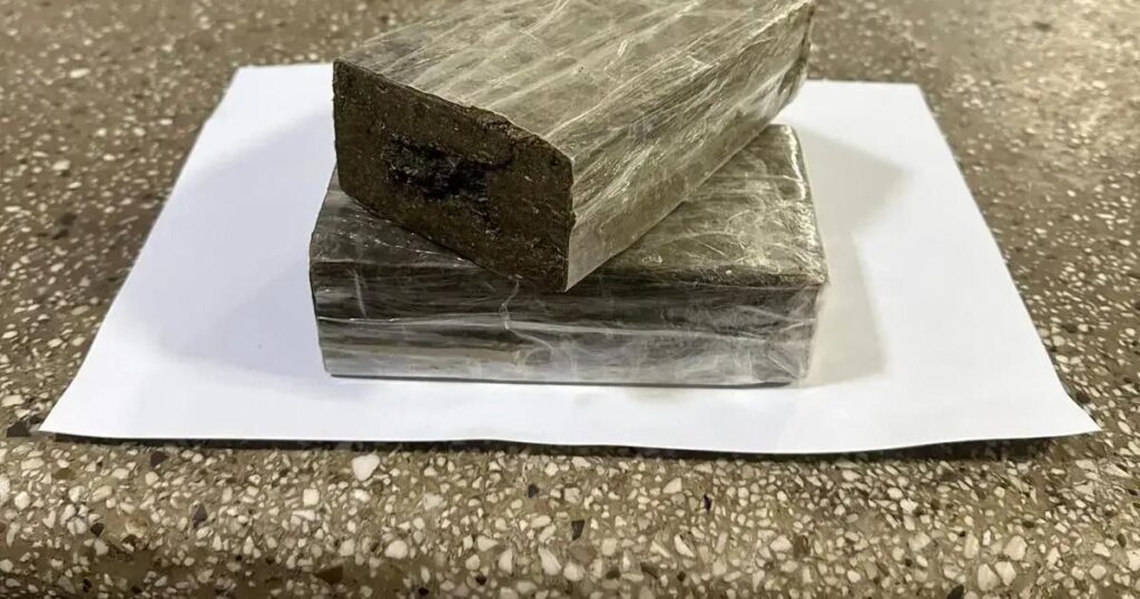 PM apreende quase 1 kg de maconha em Teixeira de Freitas na Bahia