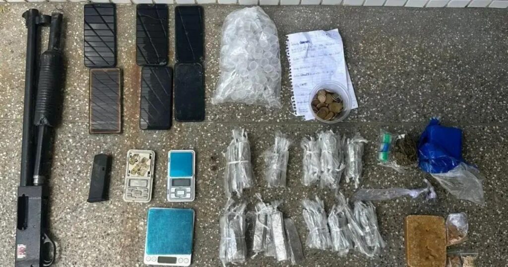PM prende suspeitos de tráfico com armas e drogas no Uruguai, Salvador