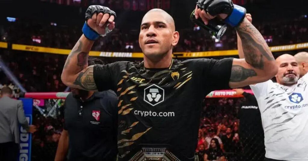 Poatan nocauteia Ankalaev em 1 minuto e reconquista cinturão no UFC 320