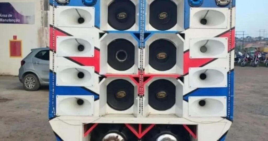 Polícia Militar apreende equipamento de som em Simões Filho por perturbação