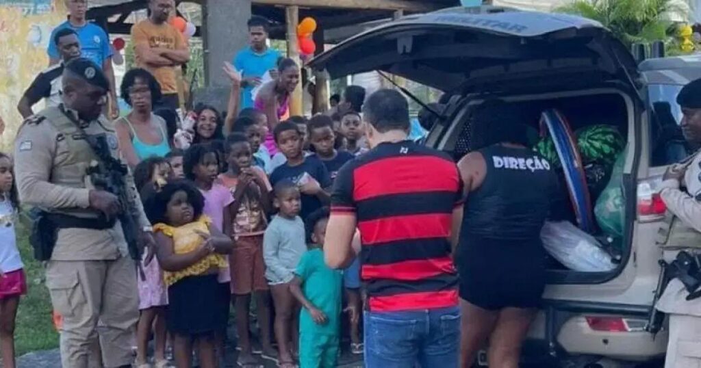 Polícia Militar distribui mais de 300 brinquedos para crianças de Fazenda Coutos