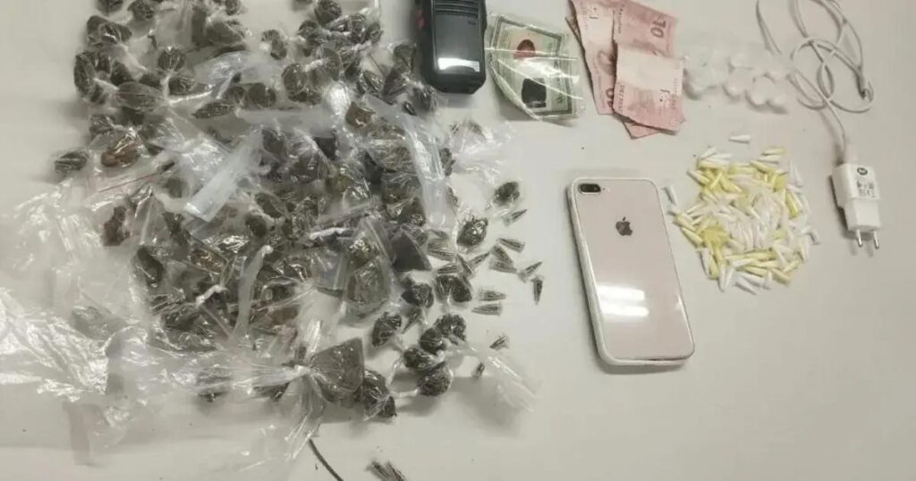 Polícia Militar prende suspeito de tráfico com drogas em Paripe