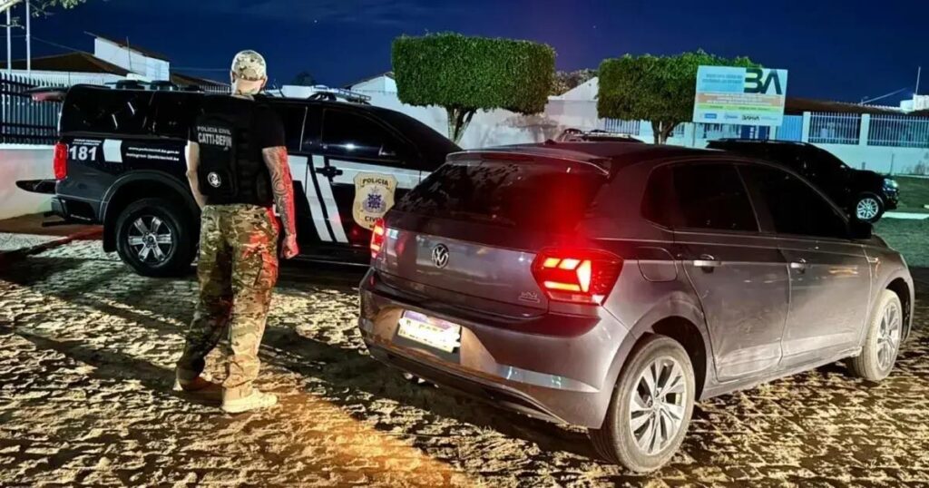 Polícia prende dois homens e recupera carros roubados em Poções