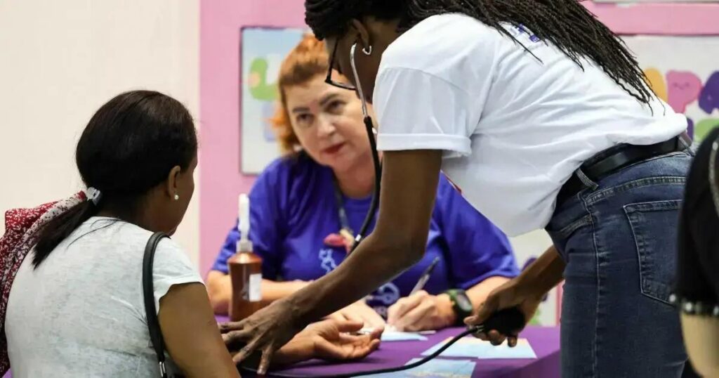 Prefeitura de Salvador promove ações de saúde para mulheres no Outubro Rosa