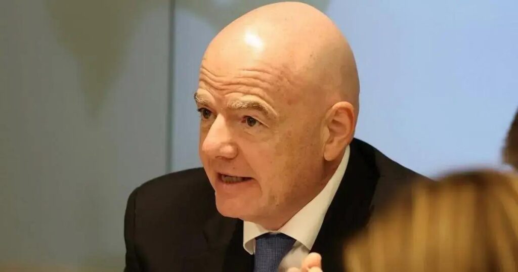 Presidente da Fifa condena caso de racismo em jogo do Corinthians: 'Estou enojado'