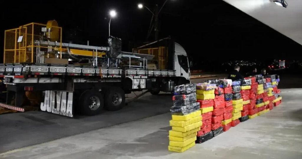 PRF apreende 1,7 tonelada de maconha em Vitória da Conquista na Bahia