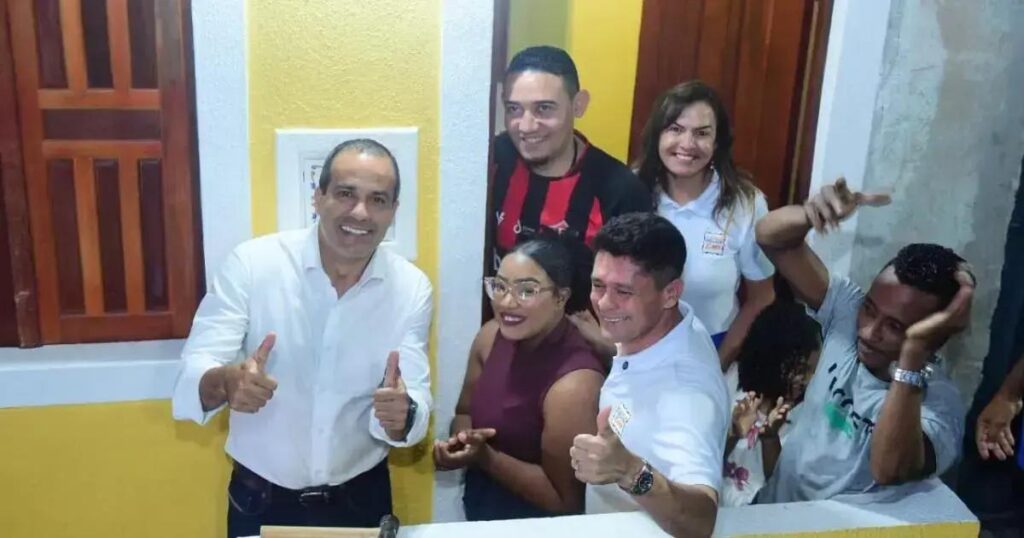 Programa Morar Melhor entrega 159 casas reformadas em Nova Brasília, Salvador