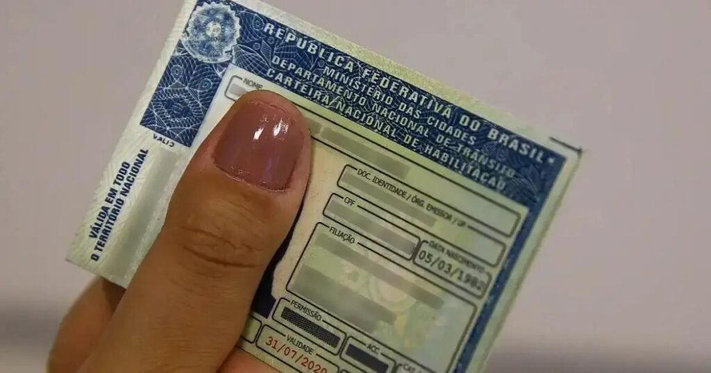 Projeto isenta idosos acima de 50 anos da taxa de renovação da CNH na Bahia