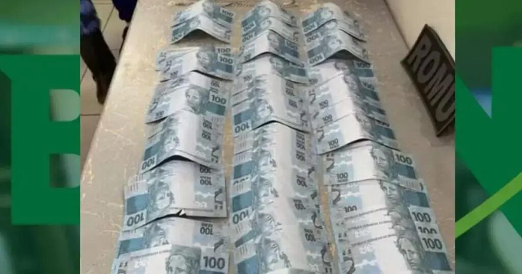 Quatro homens presos com R$ 4,2 mil em notas falsas no interior da Bahia