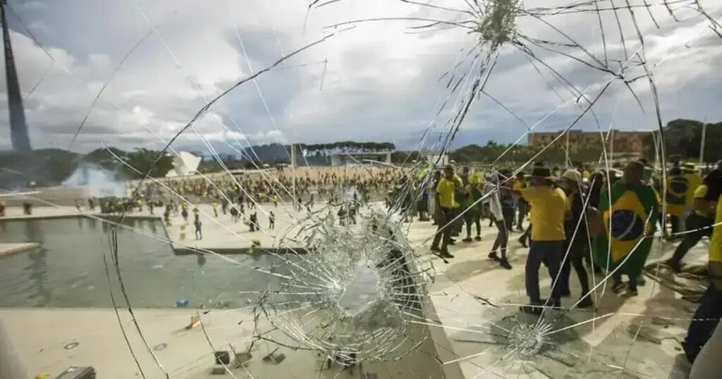 Rejeição à anistia atinge 64% da população, mostra pesquisa PoderData