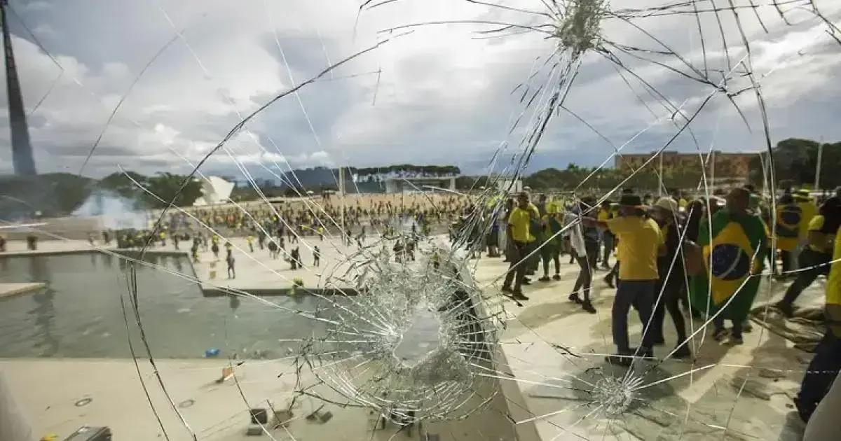 Rejeição à anistia atinge 64% da população, mostra pesquisa PoderData