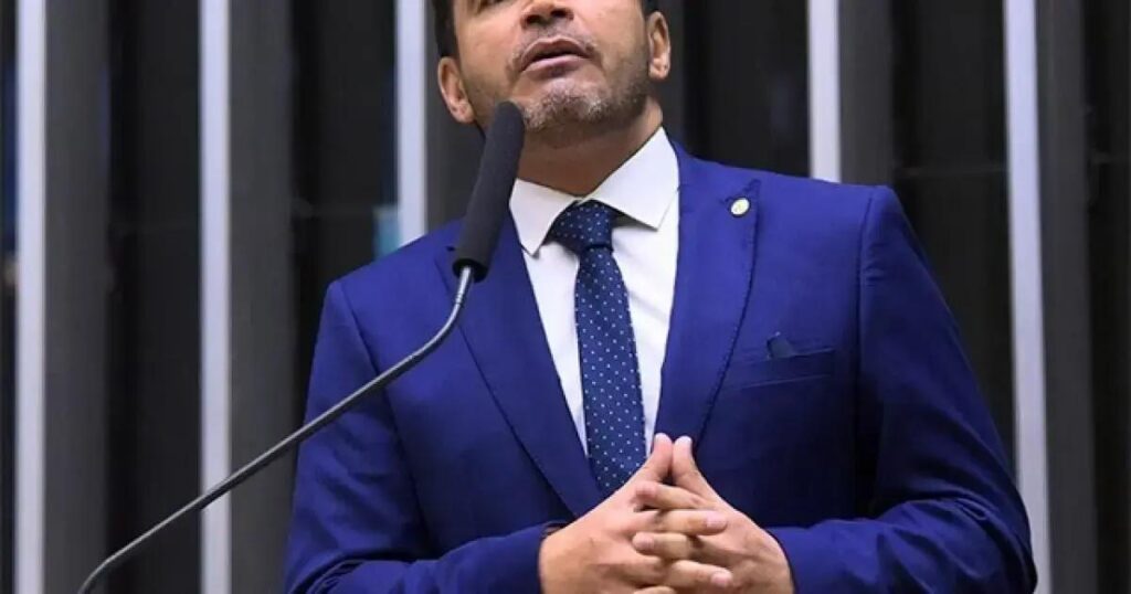 Relator pede arquivamento de processo contra Eduardo Bolsonaro no Conselho de Ética