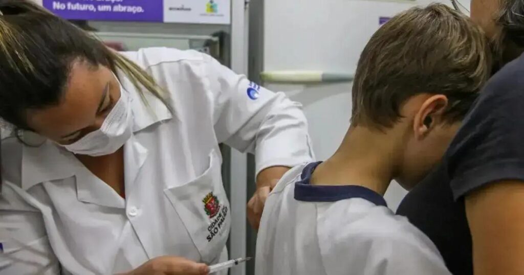 Vacina contra HPV reduz 67% lesões pré-cancerosas e 58% câncer do colo do útero