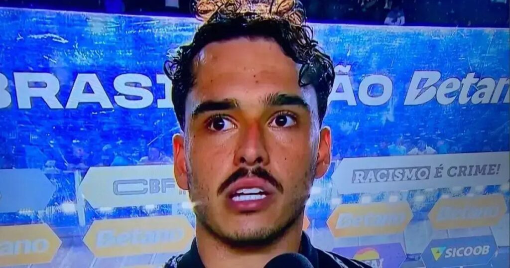 Vitória vence Santos na Vila Belmiro e mantém luta contra rebaixamento