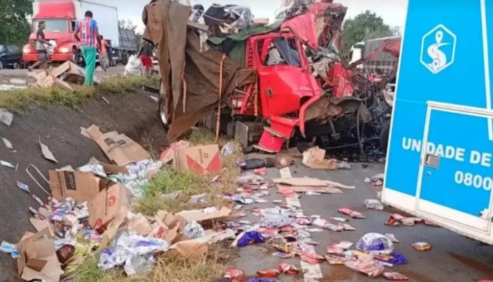 Acidente entre caminhões mata dois motoristas na BR-116 em Santo Estêvão