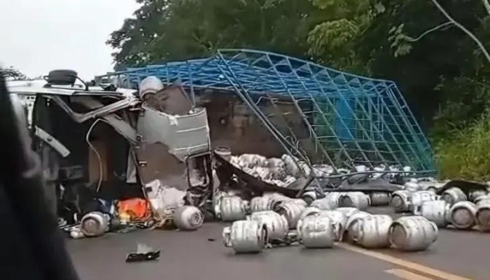 Acidente grave na BR-101 causa interdição e deixa vítimas