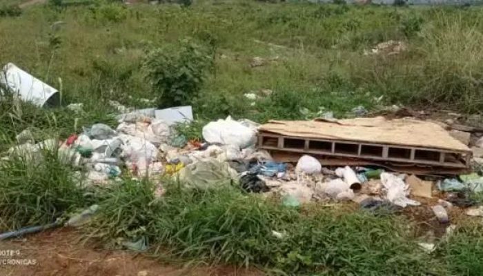 Acúmulo de lixo na saída de Itarantim para Nicodemos gera preocupação