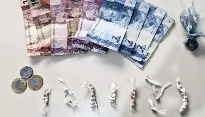 Adolescente é apreendido com drogas e dinheiro em Candiba