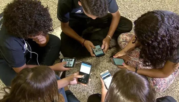 Adolescentes precisam de apoio emocional nas redes sociais, aponta pesquisa