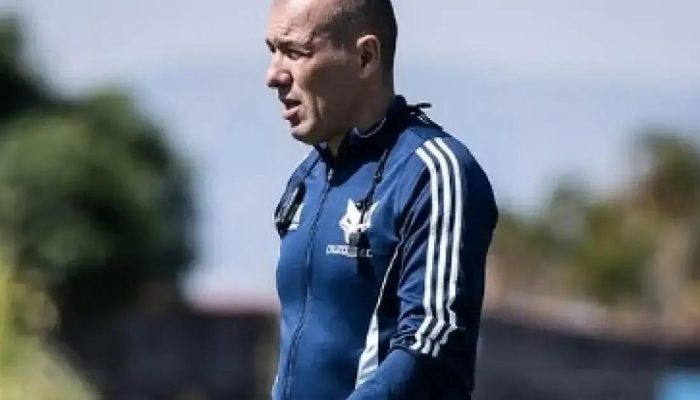Al-Jazira mira Leonardo Jardim, mas técnico mantém foco no Cruzeiro