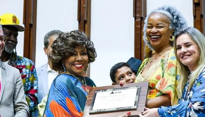 Alcione é homenageada com título de Cidadã Baiana na ALBA
