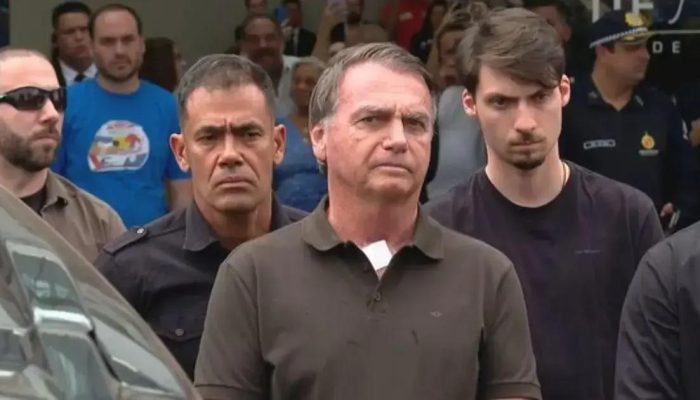 Alexandre de Moraes mantém prisão domiciliar de Bolsonaro no STF