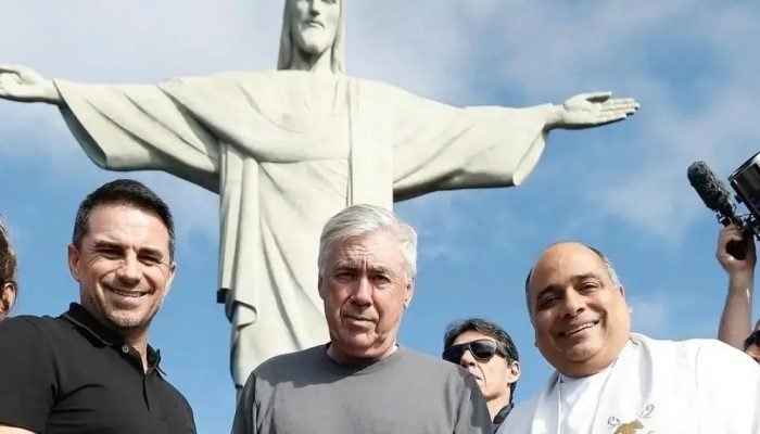 Ancelotti encanta Brasil com foto icônica no Cristo Redentor