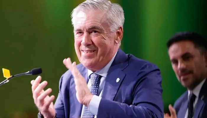 Ancelotti estreia observando jogo do Vitória contra o Corinthians pela Série A