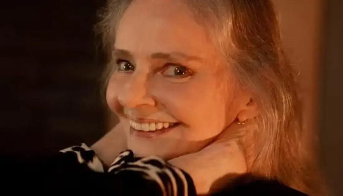 Angela Ro Ro revela abandono por produtora em meio a desafios pessoais