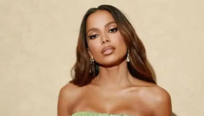 Anitta processa farmacêutica por uso indevido de seu nome